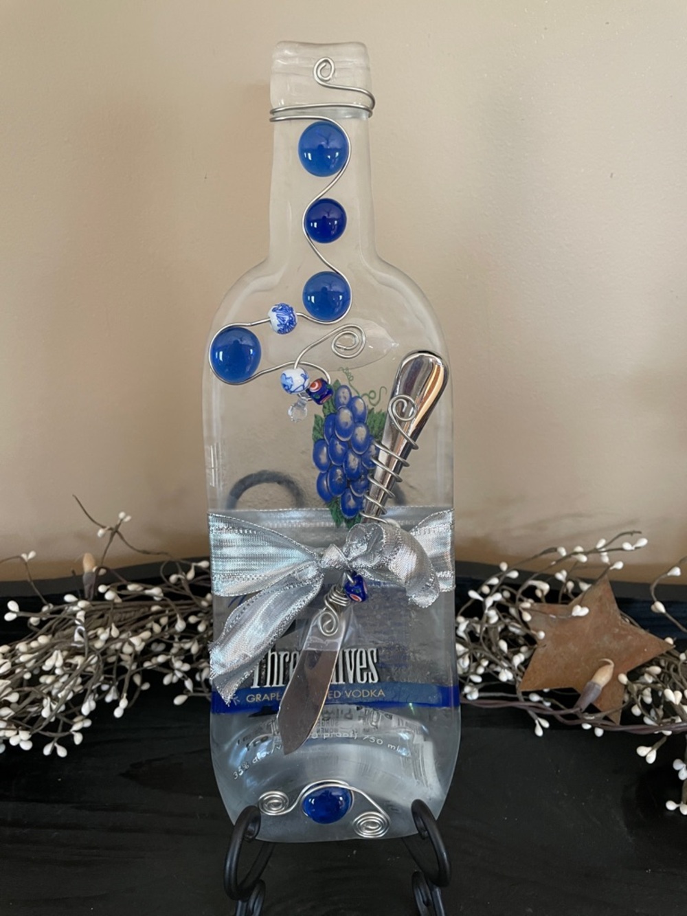 NWT “Three Olives”Decorative Recycled Bottle Art Cheese Plate and Knife Set